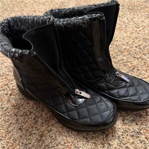 Khombu Black Quilted Winter Boots